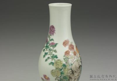 图片[2]-Olive-shaped vase with chrysanthemum in falangcai painted enamels, Qianlong reign (1736-1795), Qing dynasty-China Archive